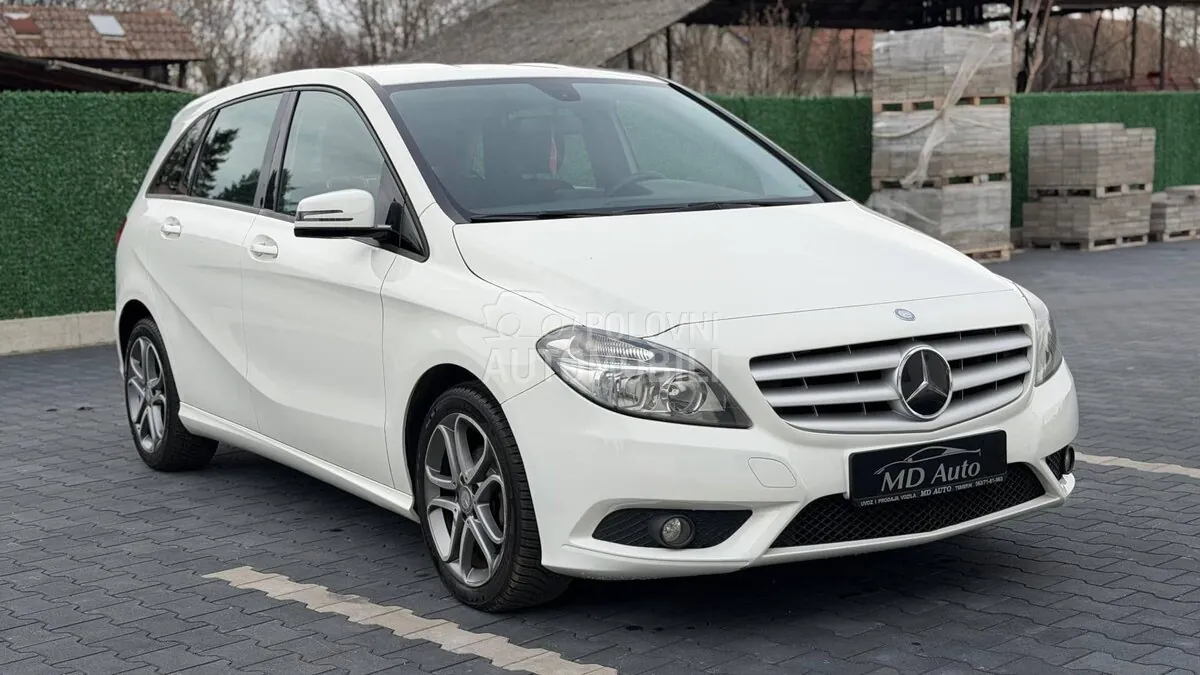 Mercedes-Benz B 180 2013 photo 5