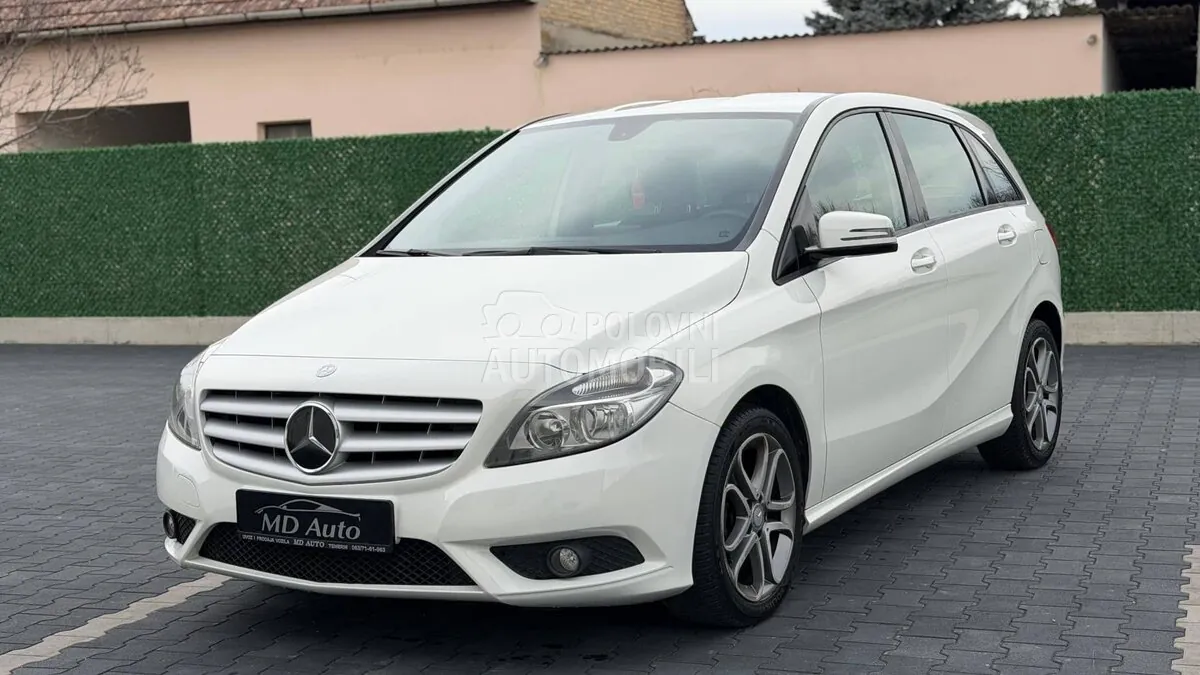 Mercedes-Benz B 180 2013 photo 3