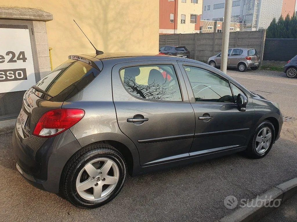 Peugeot 207 2010 photo 5
