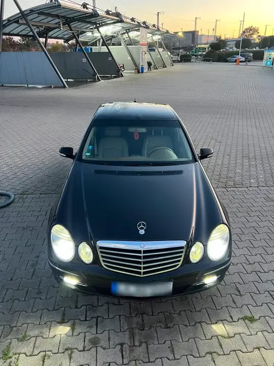 Mercedes-Benz W211