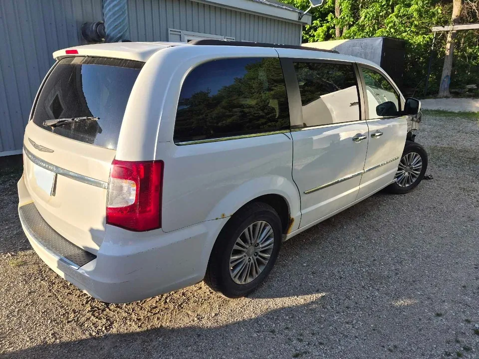 Chrysler Town & Country 2014 photo 5
