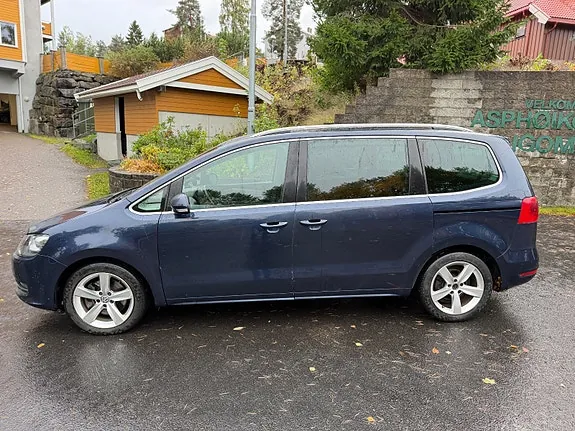 Volkswagen Sharan 2011 photo 2