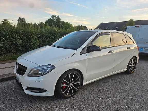 Mercedes-Benz B-Class 2013 photo 2