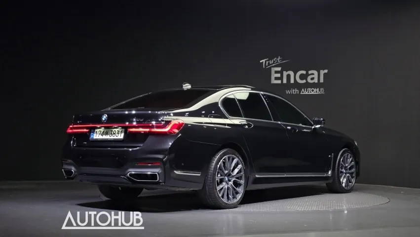 BMW 7 Series 2021 photo 2