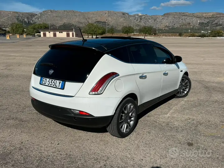 Lancia Delta 2010 photo 3