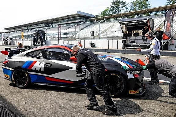 BMW M4 2023 photo 4