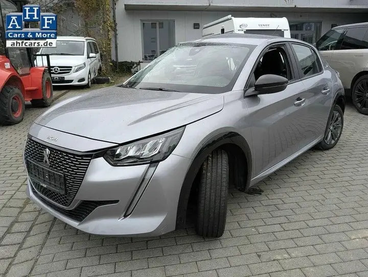 Peugeot 208 (E-)