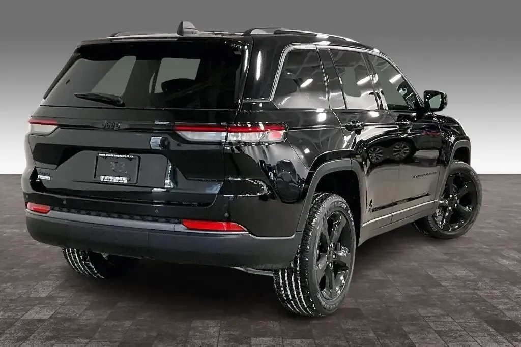 Jeep Grand Cherokee 2026 photo 5