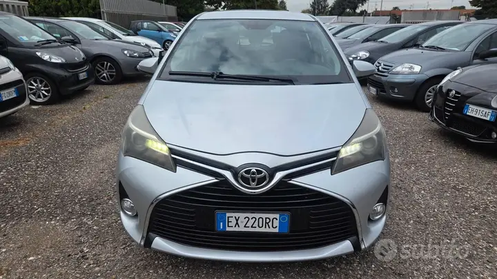 Toyota Yaris 2014 photo 2