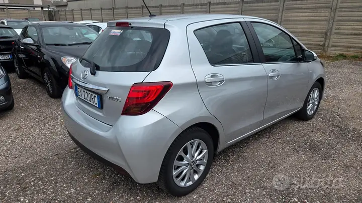 Toyota Yaris 2014 photo 4
