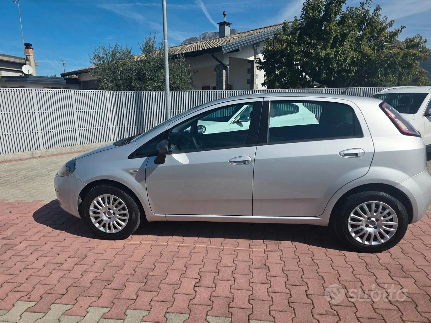 Fiat Punto 2014 photo 2