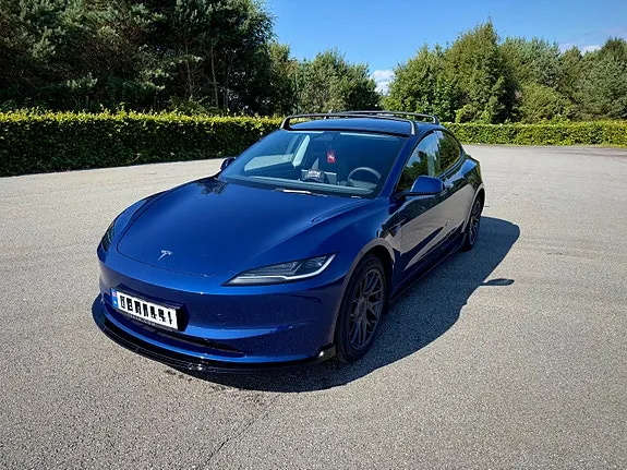 Tesla Model 3 2024 photo 2
