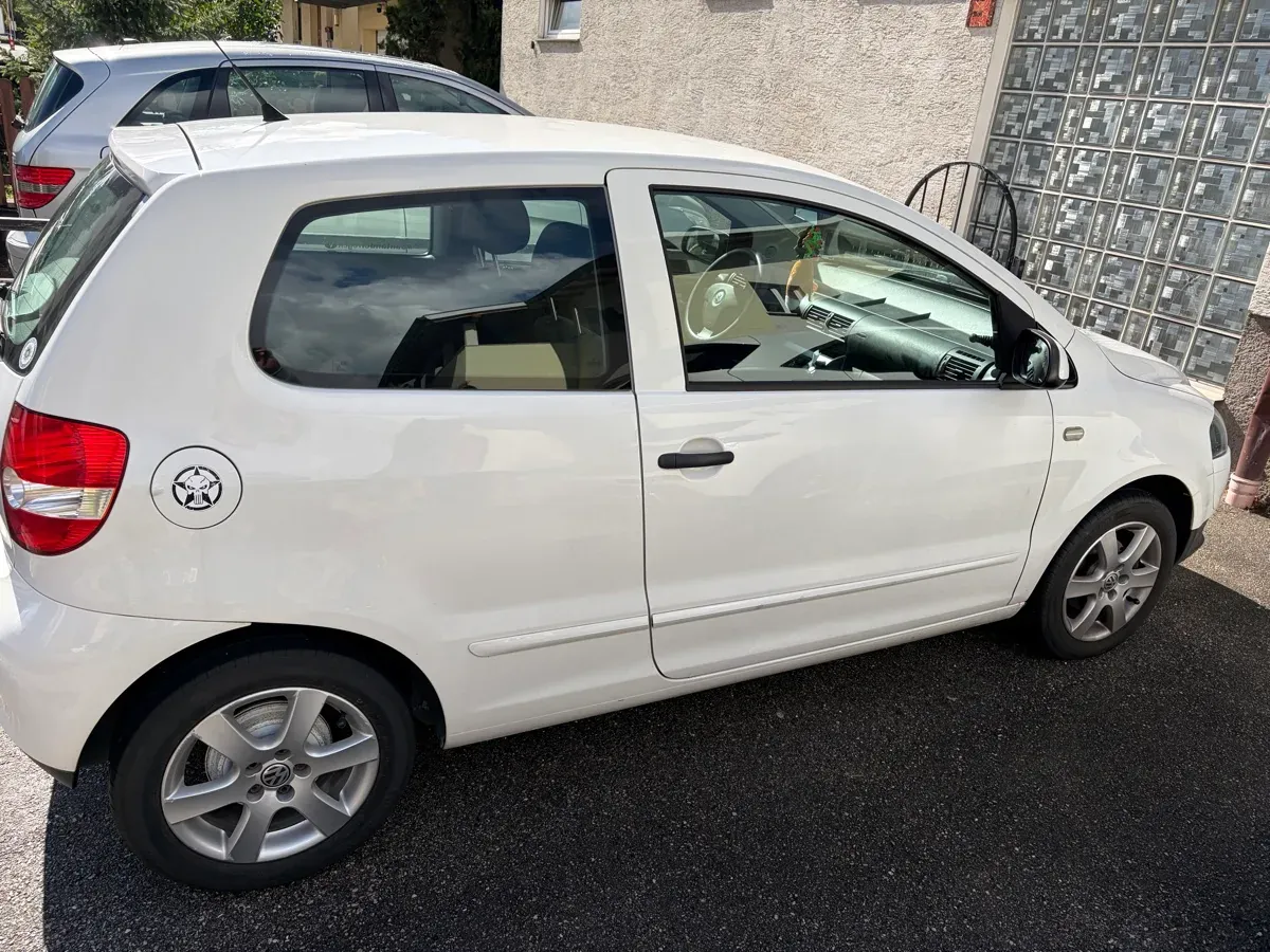 Volkswagen Fox 2010 photo 2