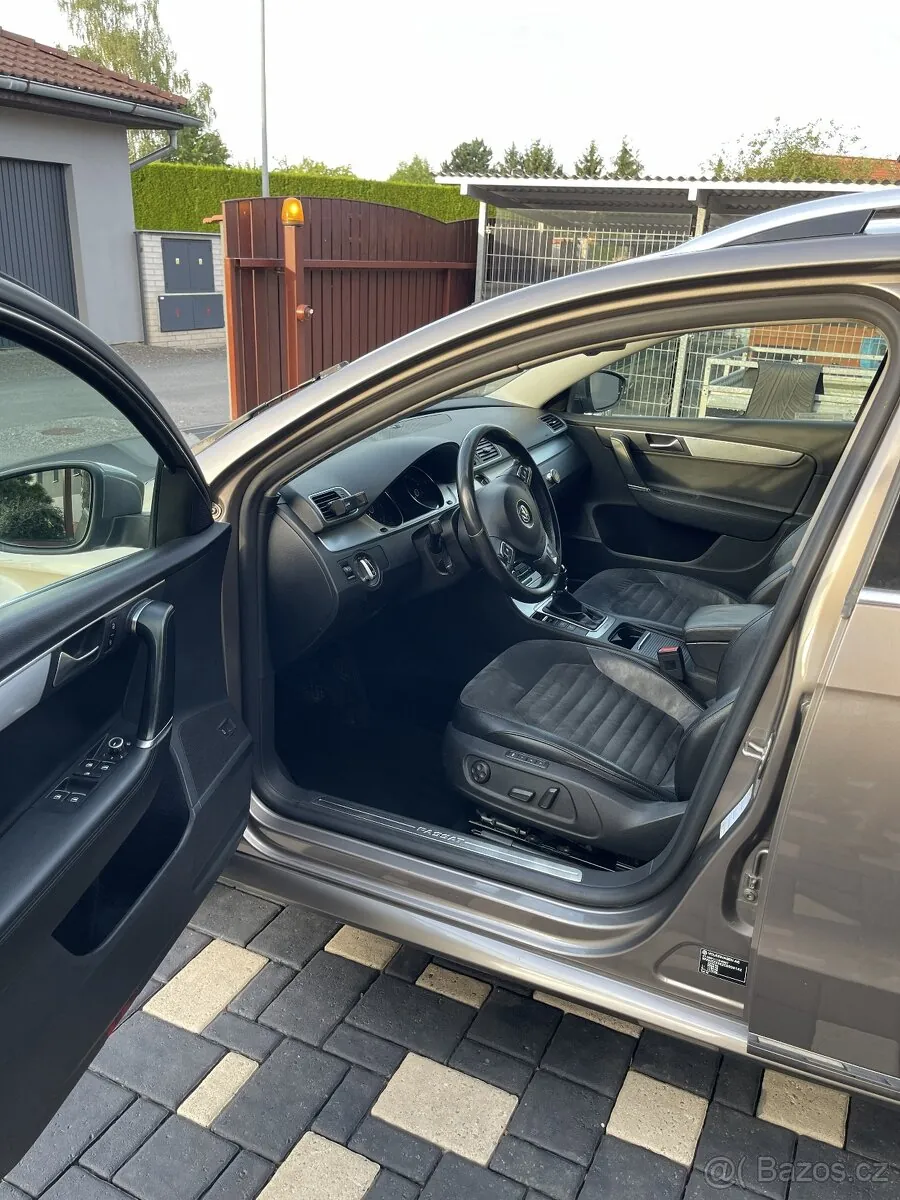 Volkswagen Passat 2012 photo 4