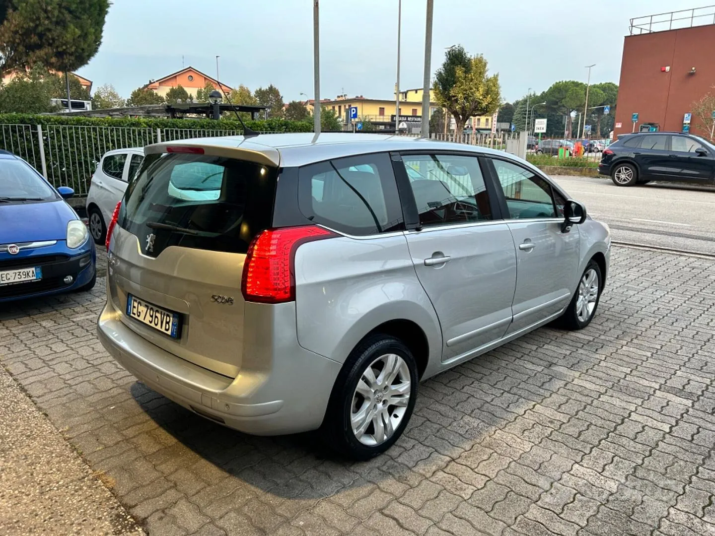 Peugeot 5008 2011 photo 4