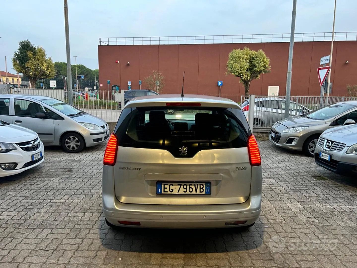 Peugeot 5008 2011 photo 3