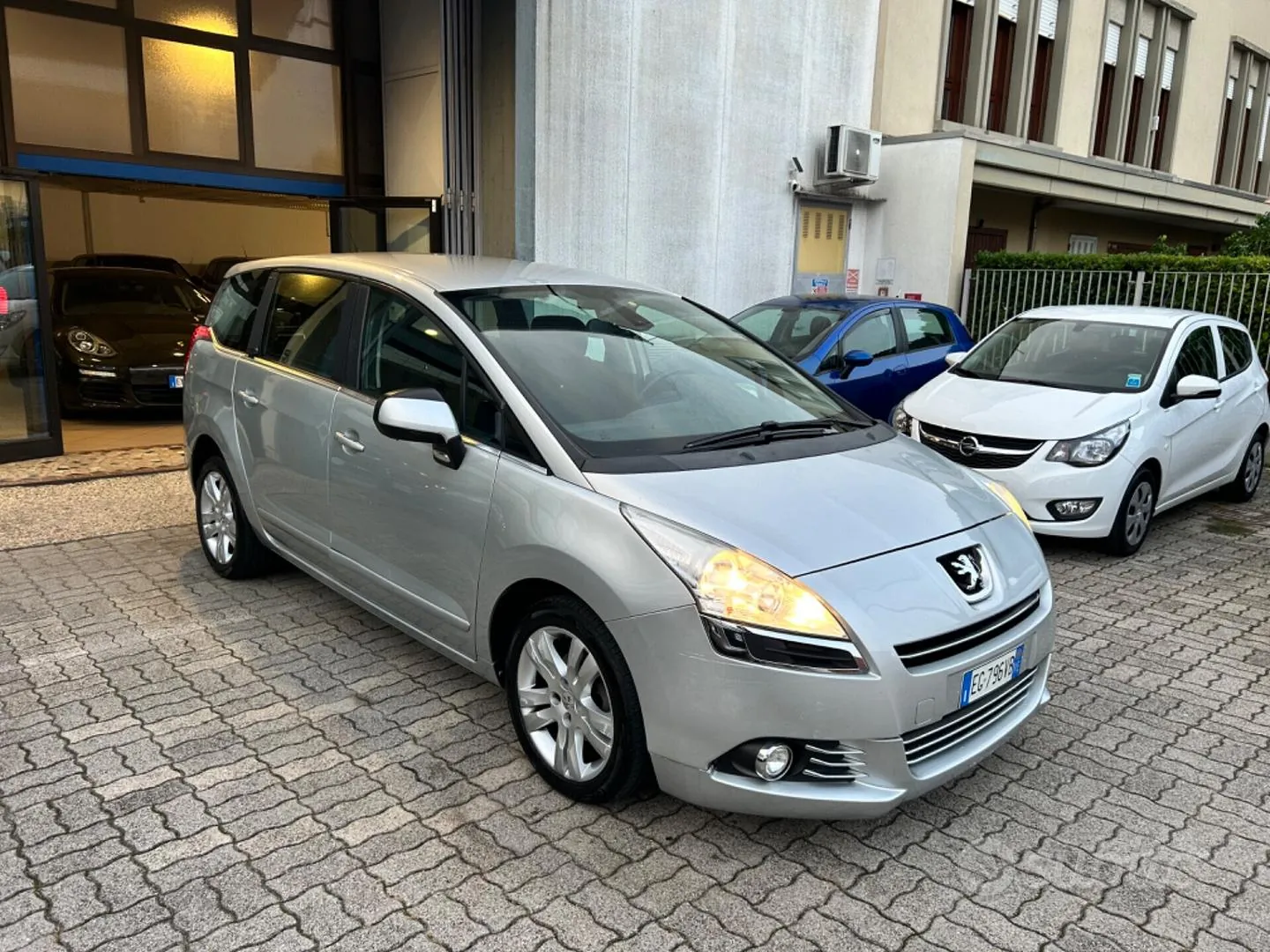 Peugeot 5008 2011 photo 5