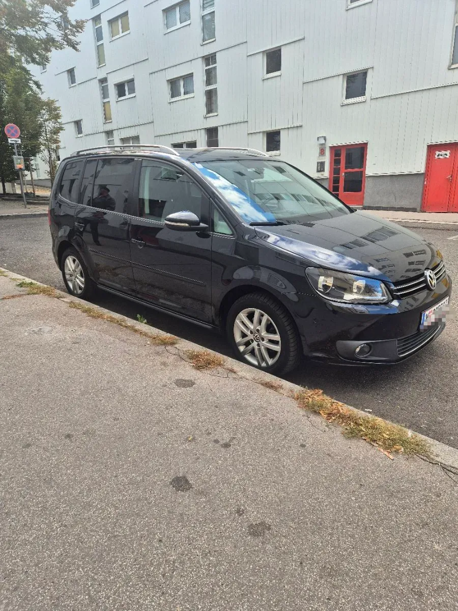 Volkswagen Touran 2011 photo 3