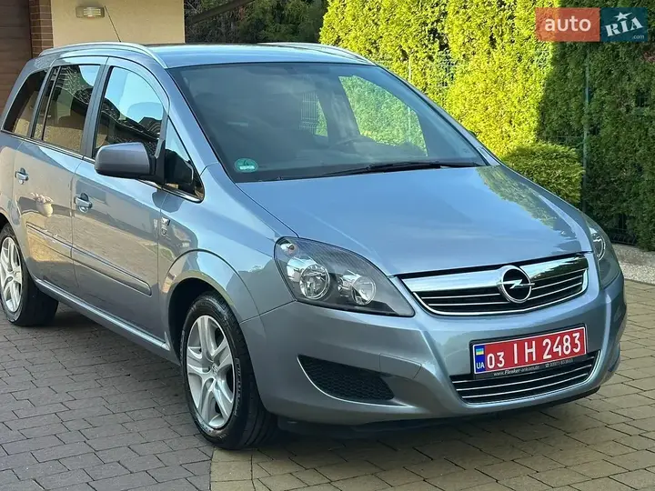 Opel Zafira 2010 photo 2