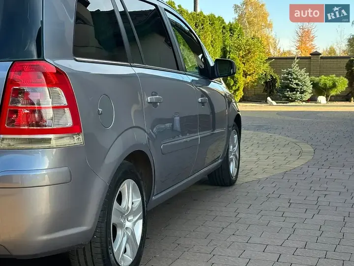Opel Zafira 2010 photo 4