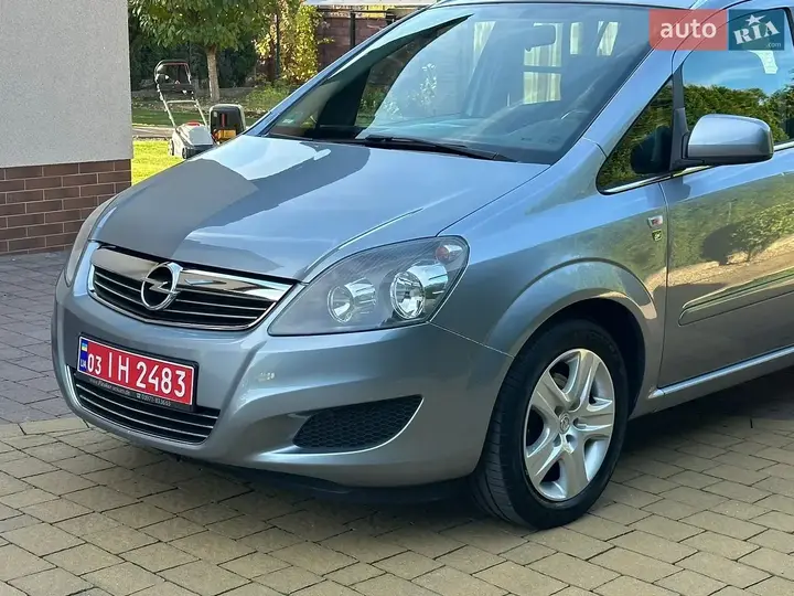 Opel Zafira 2010 photo 3