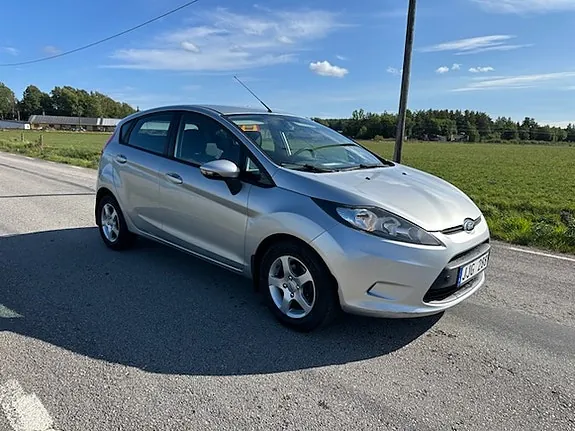 Ford Fiesta 2011 photo 2