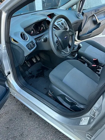 Ford Fiesta 2011 photo 3