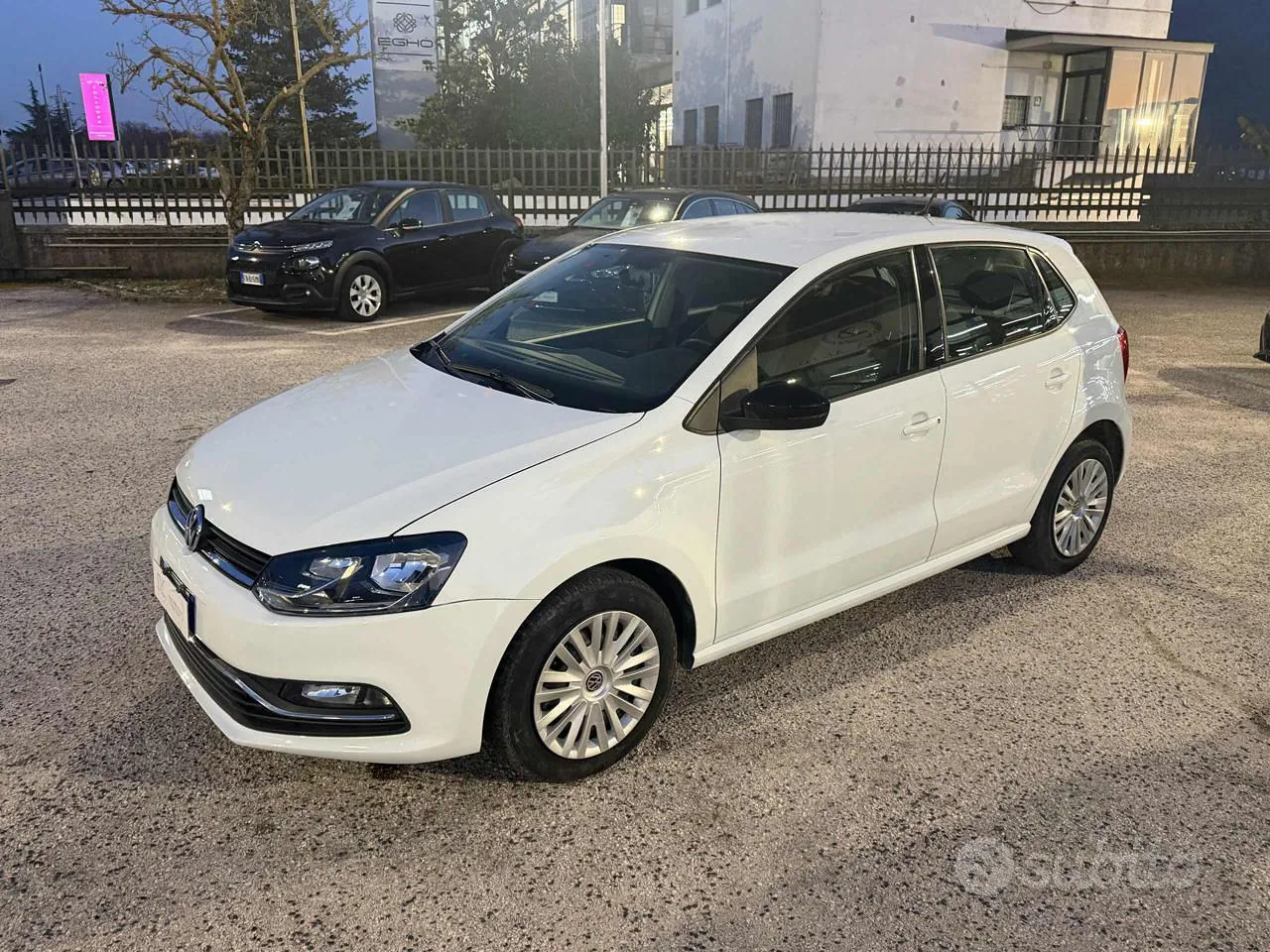 Volkswagen Polo 2015 photo 2