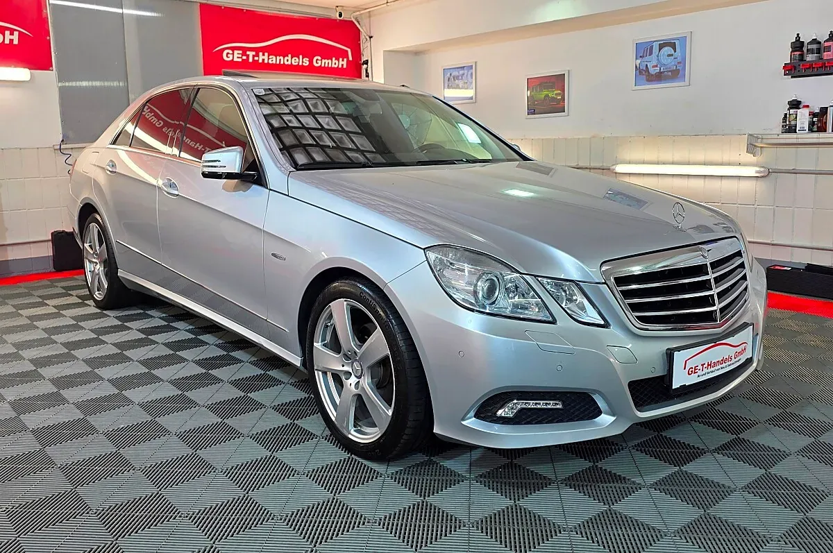 Mercedes-Benz E-Class 2009 photo 2