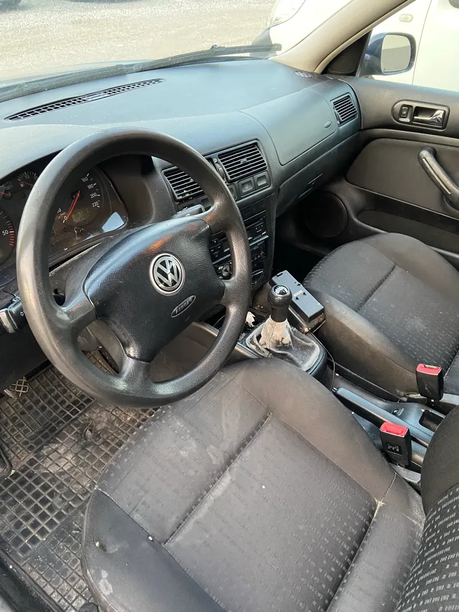 Volkswagen Golf 2002 photo 2
