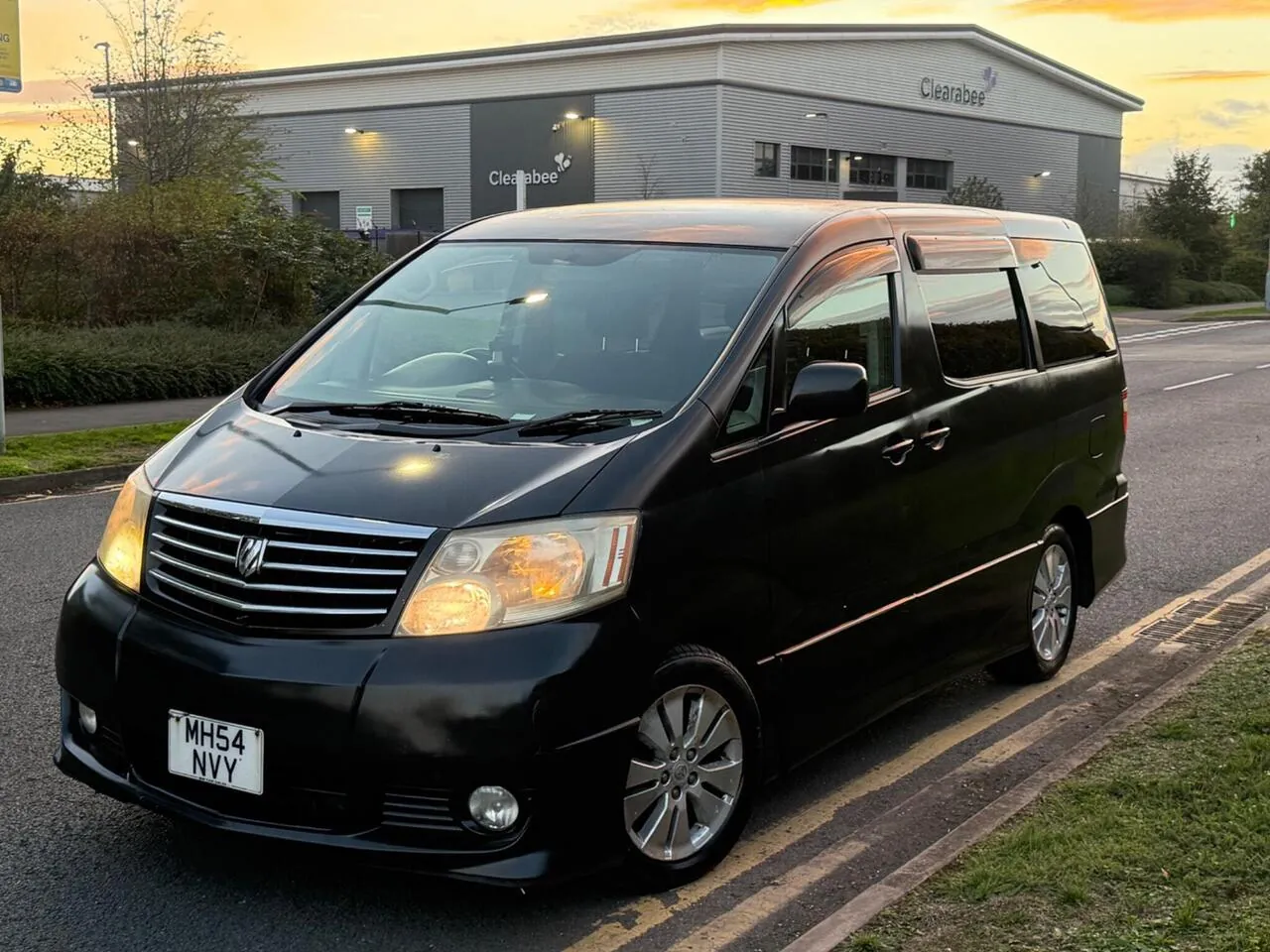 Toyota Alphard 2004 photo 3