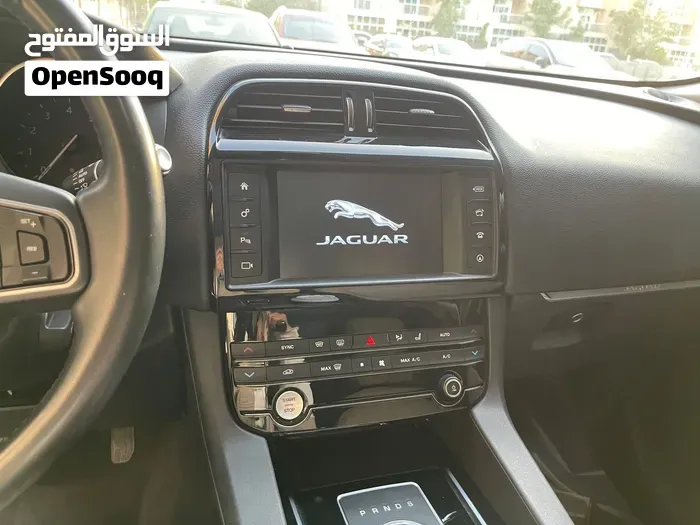 Jaguar F-Pace 2018 photo 4