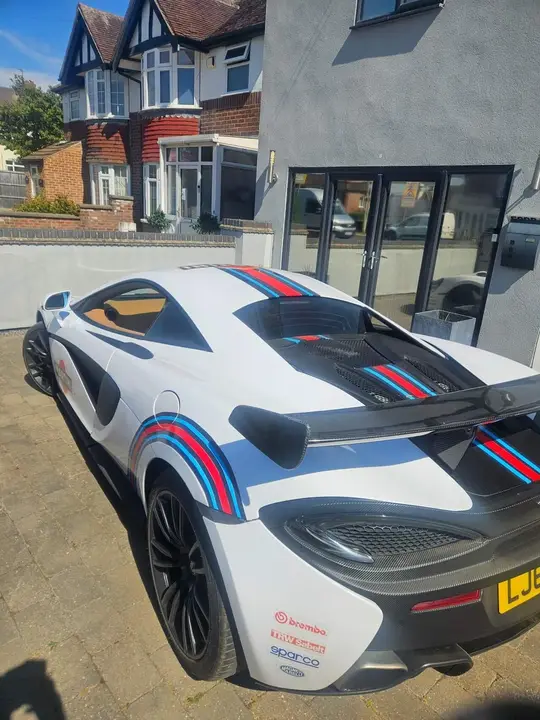 Mclaren 570S 2016 photo 2