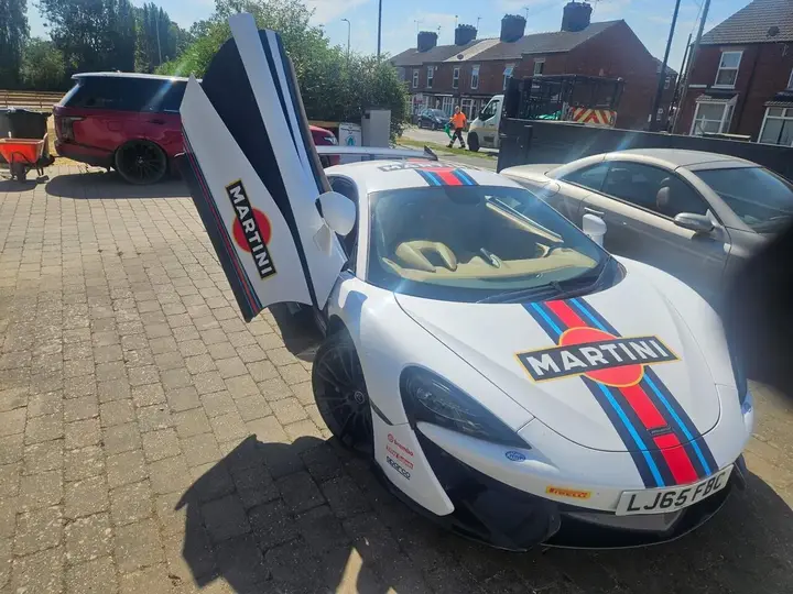 Mclaren 570S 2016 photo 3