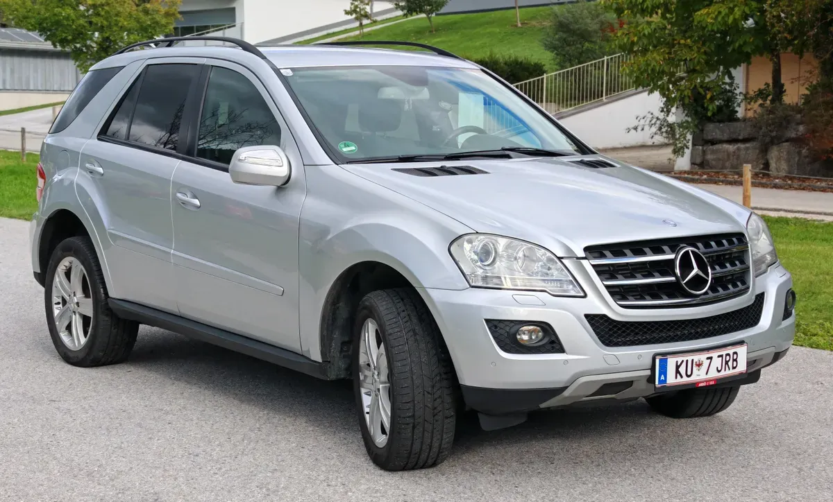 Mercedes-Benz M-Class 2009 photo 2