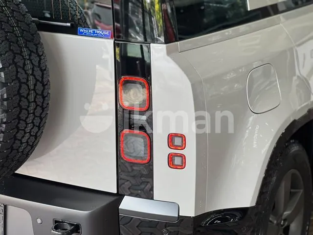 Land Rover Defender 2026 photo 3