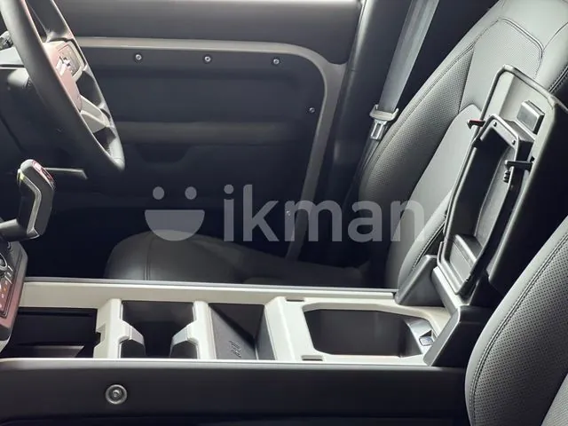 Land Rover Defender 2026 photo 2