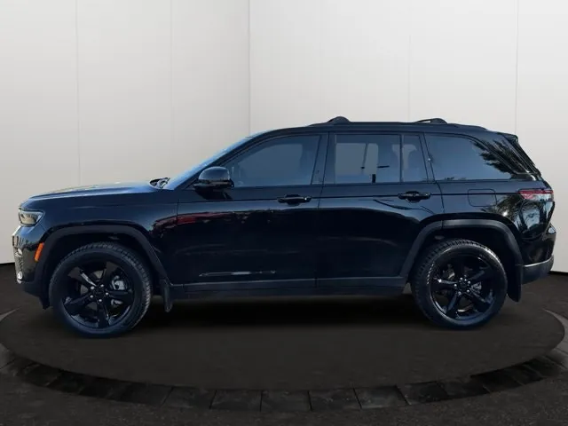 Jeep Grand Cherokee 2024 photo 3