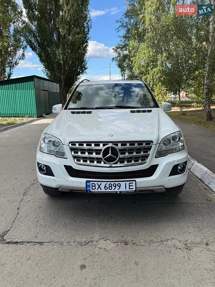 Mercedes-Benz M-Class 2011 photo 3