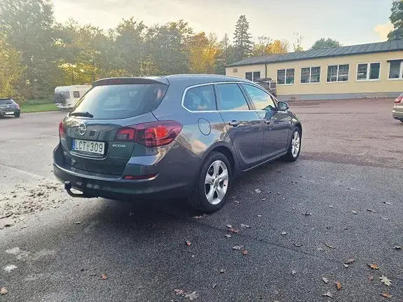 Opel Astra 2012 photo 4