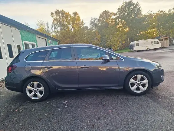 Opel Astra 2012 photo 3