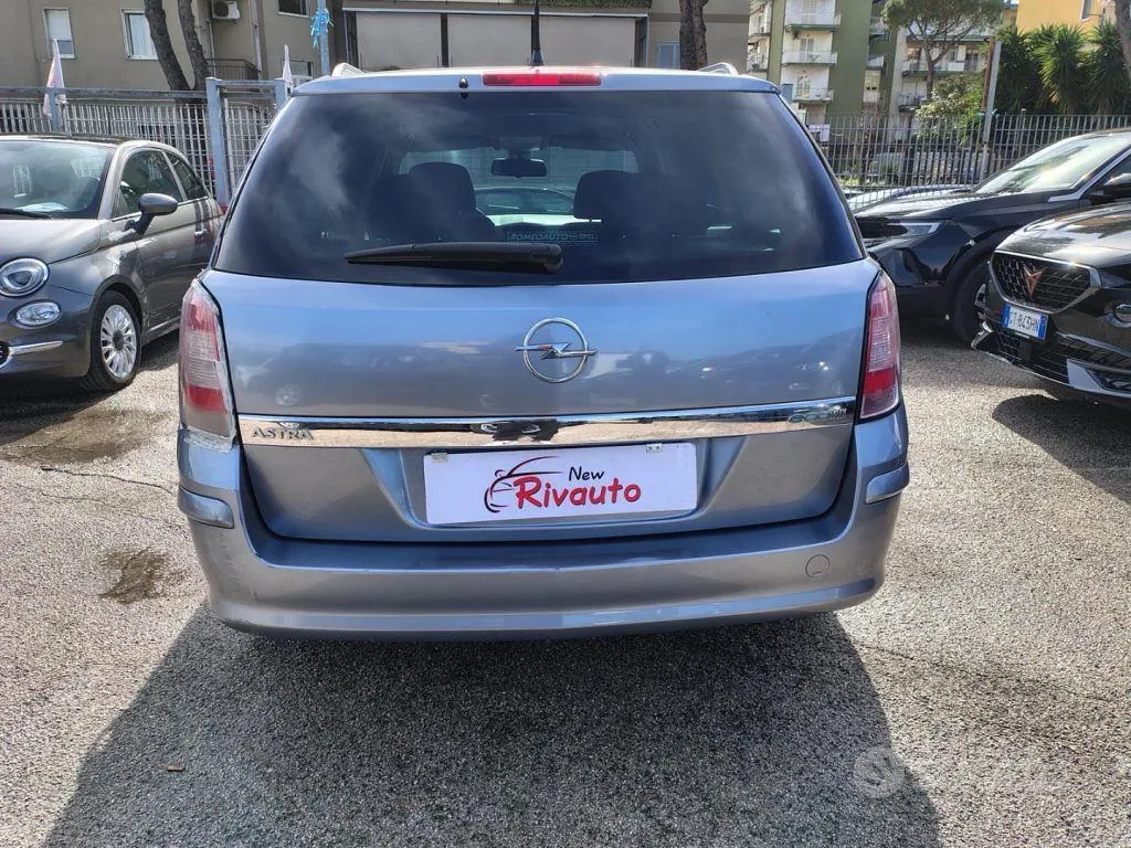 Opel Astra 2009 photo 4