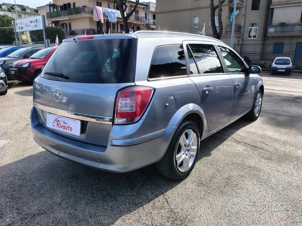 Opel Astra 2009 photo 3
