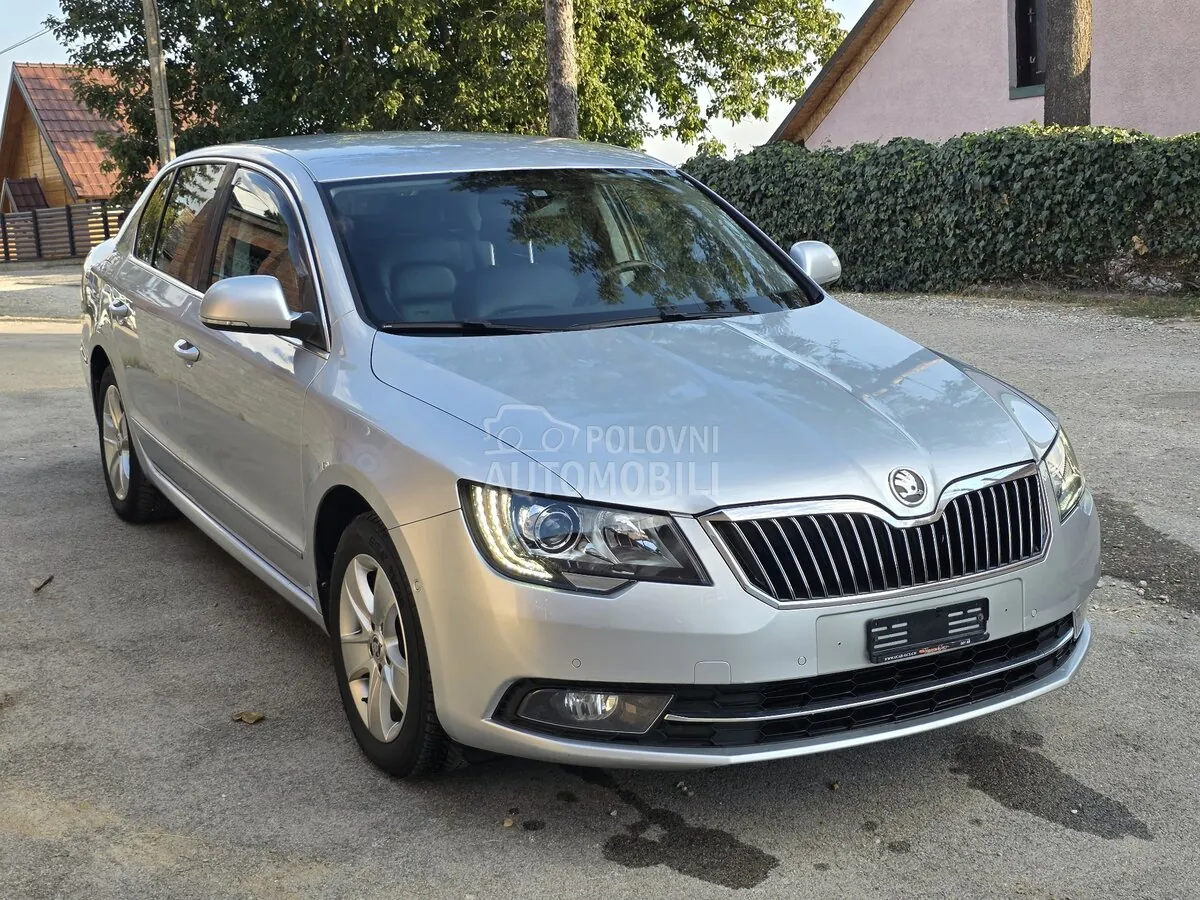 Skoda Superb 2014 photo 4