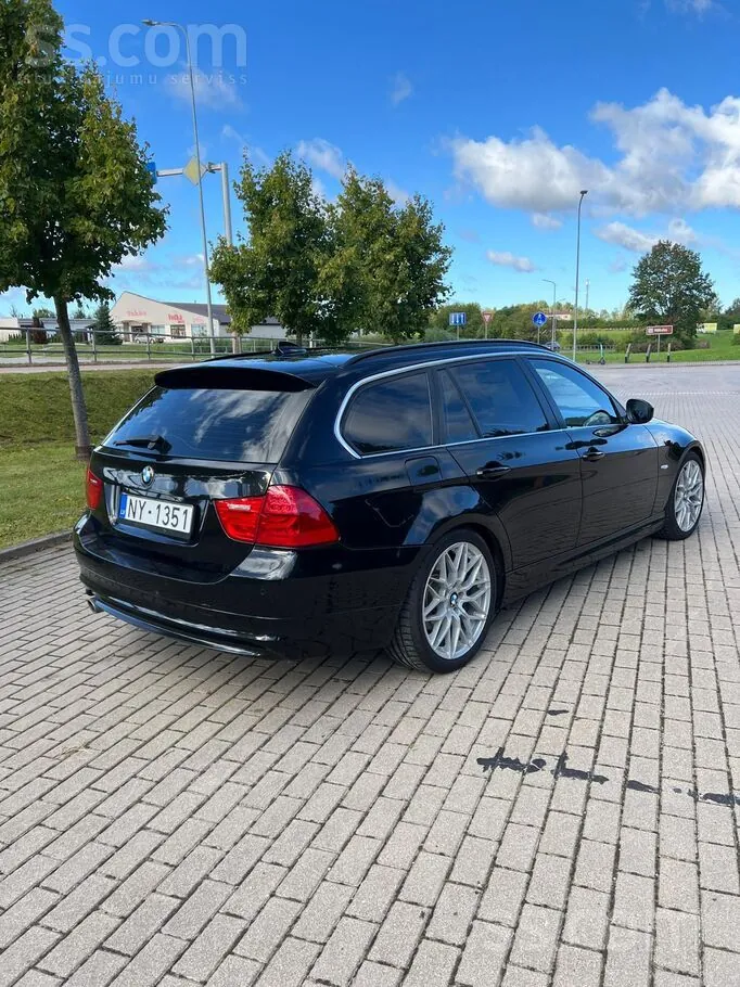BMW 320 2012 photo 2