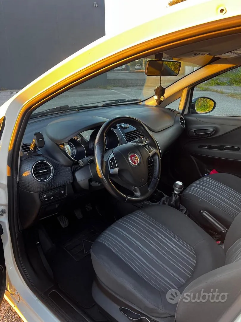 Fiat Punto Evo 2011 photo 4