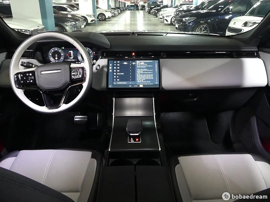 Land Rover Range Rover Velar 2026 photo 4