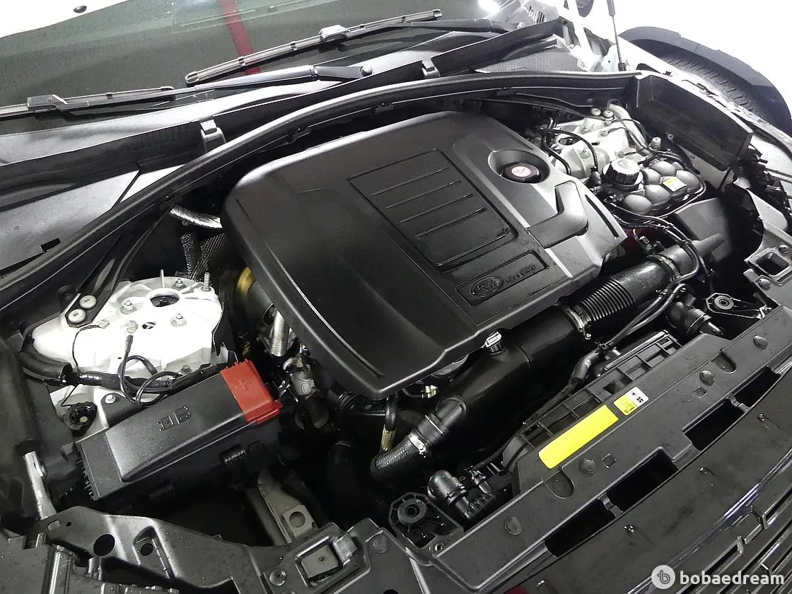 Land Rover Range Rover Velar 2026 photo 5