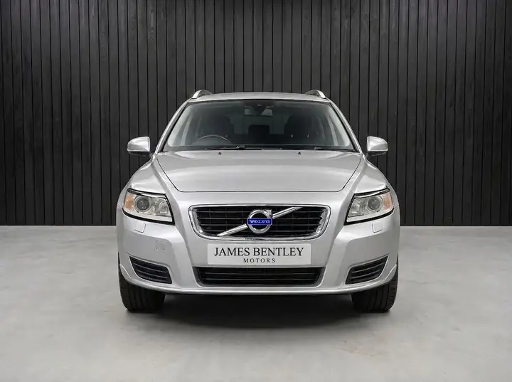 Volvo V50 2012 photo 2
