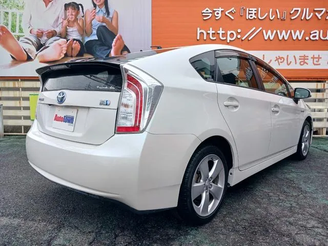 Toyota Prius 2015 photo 2